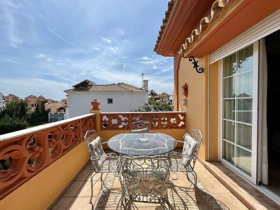 Foto 2 de Xalet en venda a urbanización Montecarlo de 4 habitacions amb terrassa i piscina