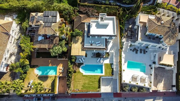 Foto 2 de Chalet en venta en avenida Generalife de 5 habitaciones con terraza y piscina