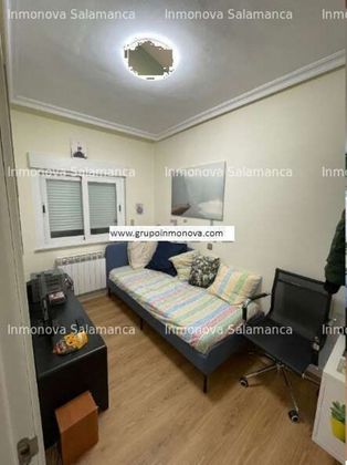 Foto 1 de Piso en alquiler en Hospitales - Campus de 2 habitaciones con muebles y balcón