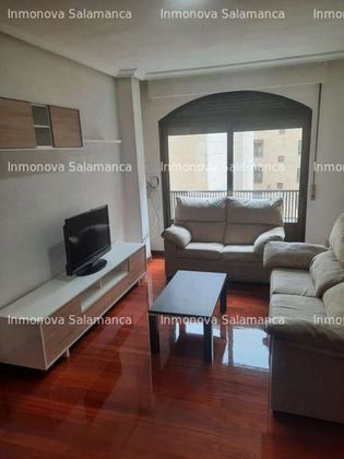 Foto 1 de Alquiler de ático en Canalejas - Gran Vía de 5 habitaciones con muebles y balcón