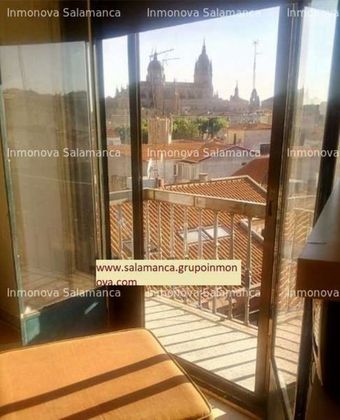 Foto 1 de Alquiler de piso en Centro - Salamanca de 5 habitaciones con muebles y balcón