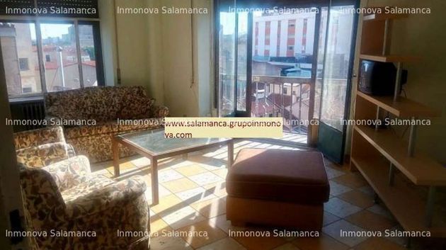 Foto 2 de Pis en lloguer a Centro - Salamanca de 5 habitacions amb mobles i balcó