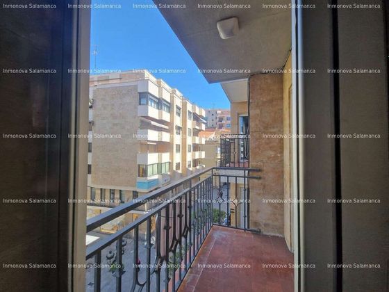 Foto 1 de Pis en lloguer a Centro - Salamanca de 6 habitacions amb terrassa i mobles