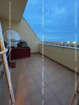 Foto 1 de Venta de casa en Villares de la Reina de 2 habitaciones con terraza y piscina