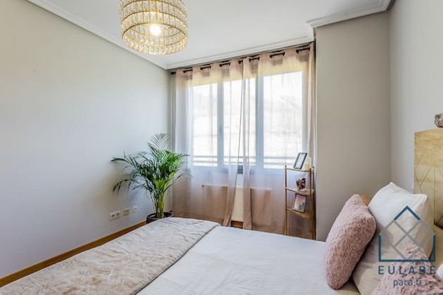 Foto 2 de Piso en venta en Azkoitia de 2 habitaciones con jardín y calefacción