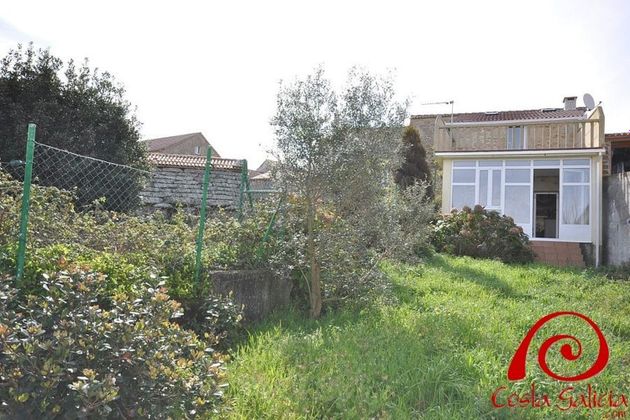 Foto 2 de Casa en venta en Carnota de 3 habitaciones con terraza y jardín