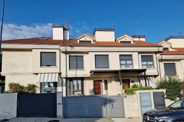 Foto 1 de Casa en venda a Castrelos - Sardoma de 4 habitacions amb terrassa i jardí