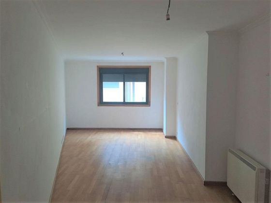 Foto 2 de Venta de piso en Cañiza (A) de 2 habitaciones con terraza y ascensor