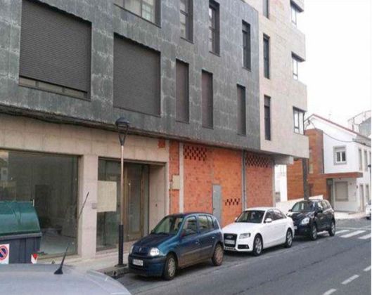 Foto 2 de Edifici en venda a Silleda de 1500 m²