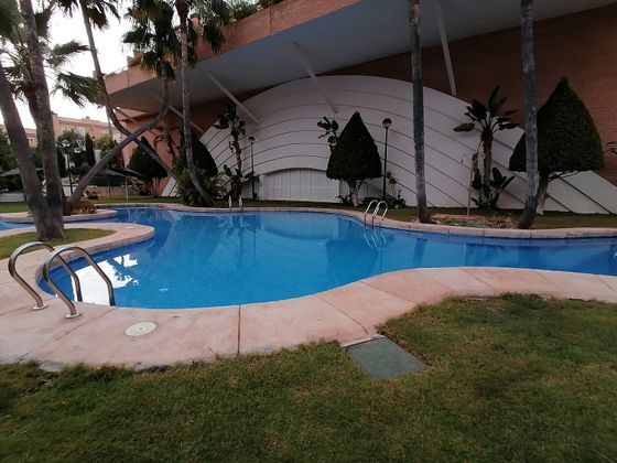 Foto 1 de Casa adosada en venta en Cabo de las Huertas de 8 habitaciones con terraza y piscina