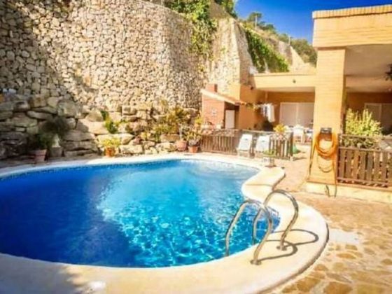 Foto 1 de Xalet en venda a Pueblo Acantilado-Venta Lanuza de 4 habitacions amb terrassa i piscina