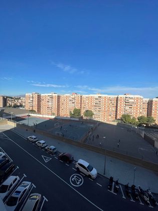 Foto 2 de Venta de piso en calle Pintor Pedro Camacho de 3 habitaciones con terraza y jardín
