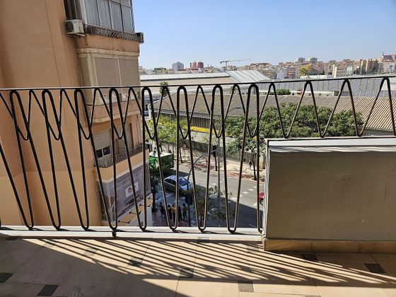 Foto 2 de Piso en venta en Ensanche - Diputación de 3 habitaciones con terraza y balcón