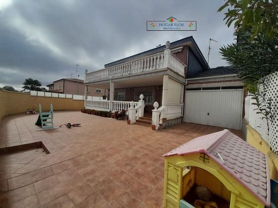 Foto 1 de Chalet en venta en Cabrerizos de 4 habitaciones con terraza y piscina