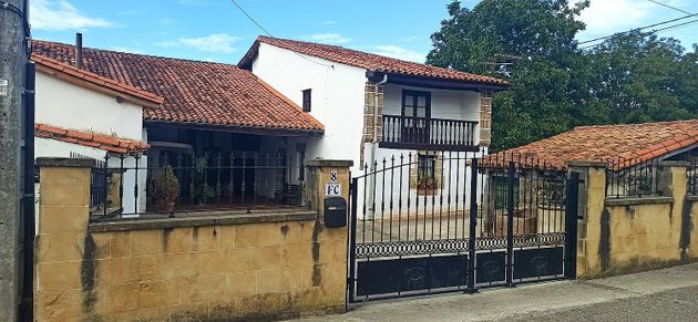 Foto 2 de Xalet en venda a calle Ibio de 4 habitacions amb jardí i balcó