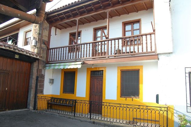 Foto 1 de Casa en venda a calle Casar de Periedo de 4 habitacions amb garatge i jardí