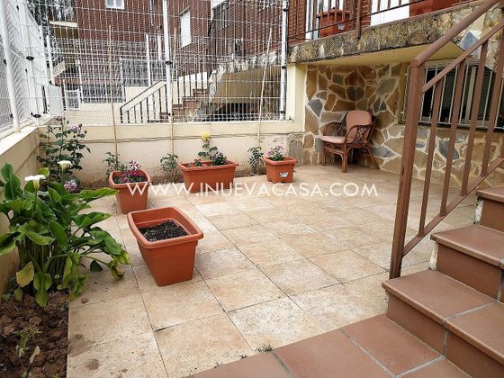 Foto 1 de Venta de casa en Villamediana de Iregua de 5 habitaciones con terraza y piscina