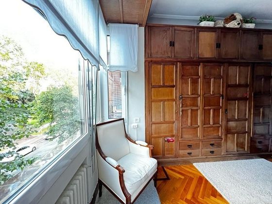 Foto 2 de Pis en lloguer a Indautxu de 5 habitacions amb mobles i balcó