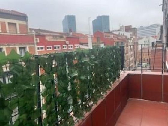 Foto 1 de Alquiler de piso en Barrio de Abando de 2 habitaciones con terraza y muebles