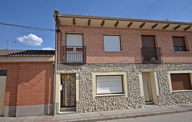Foto 1 de Casa adossada en venda a Pedrajas de San Esteban de 4 habitacions amb calefacció