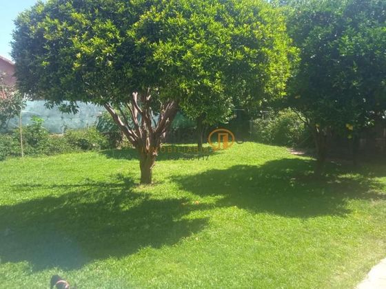 Foto 2 de Chalet en venta en Vilanova de Arousa de 3 habitaciones con garaje y jardín
