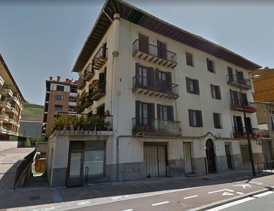 Foto 1 de Pis en venda a calle Artzubia Hiribidea de 3 habitacions amb balcó