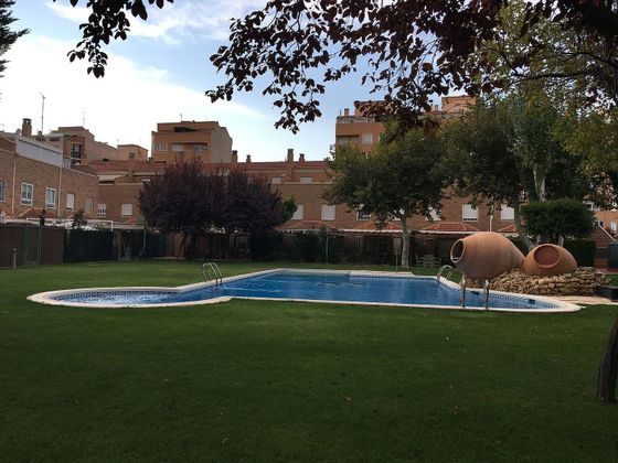 Foto 2 de Casa adossada en venda a San Pablo - Santa Teresa de 4 habitacions amb terrassa i piscina