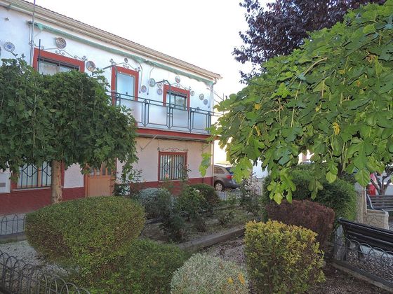 Foto 1 de Casa en venda a Marchamalo de 3 habitacions amb terrassa i piscina