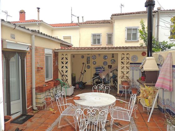 Foto 1 de Casa adossada en venda a Constitución-El Balconcillo de 3 habitacions amb jardí i aire acondicionat