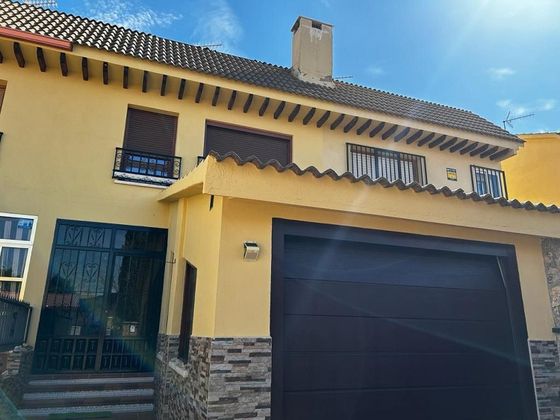 Foto 1 de Casa adossada en venda a La Paloma - Asfain de 4 habitacions amb garatge i jardí