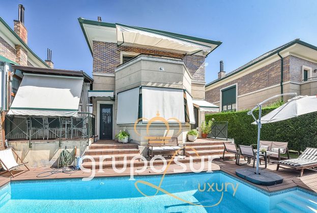 Foto 1 de Xalet en venda a calle Madroño de 5 habitacions amb terrassa i piscina
