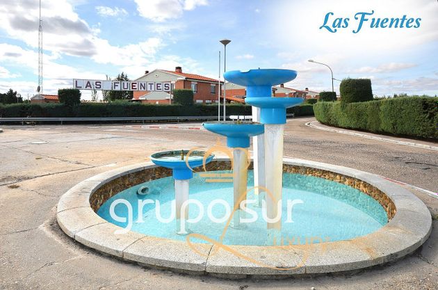 Foto 2 de Casa en venda a calle Las Fuentes de 3 habitacions amb terrassa i piscina