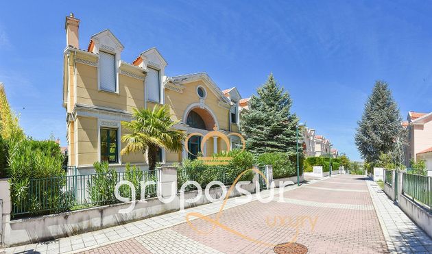 Foto 2 de Chalet en venta en calle Fuente Berrocal de 7 habitaciones con terraza y piscina