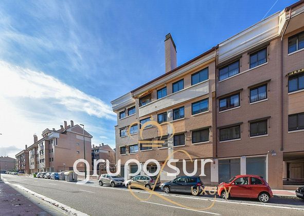Foto 2 de Àtic en venda a calle Covaresa de 3 habitacions amb terrassa i piscina