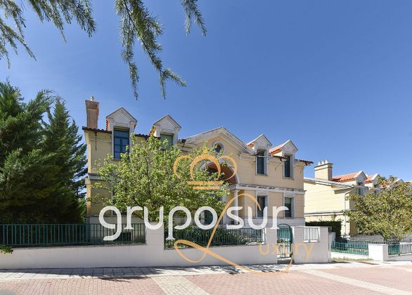 Foto 2 de Xalet en venda a calle Fuente Berrocal de 6 habitacions amb terrassa i piscina