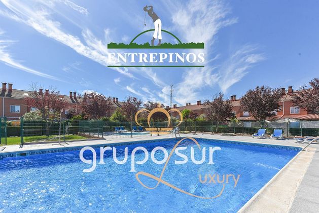 Foto 1 de Casa en venda a calle Entrepinos de 3 habitacions amb terrassa i piscina
