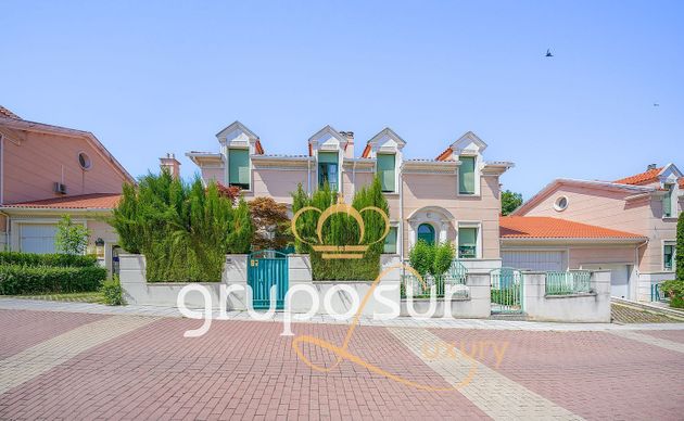 Foto 2 de Casa en venta en urbanización Fuente Berrocal de 4 habitaciones con terraza y piscina