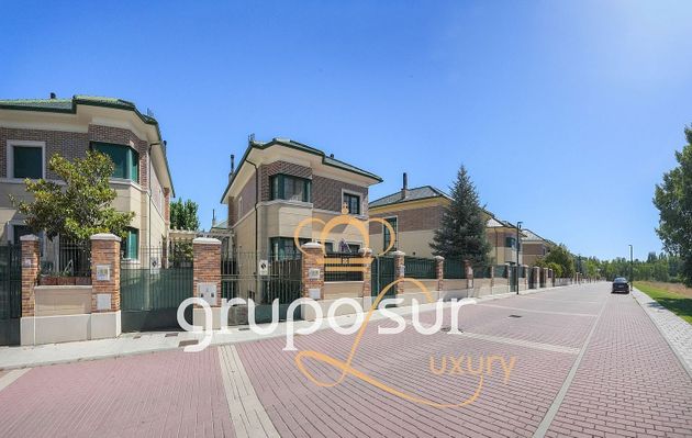 Foto 2 de Xalet en venda a calle Madroño de 4 habitacions amb terrassa i garatge