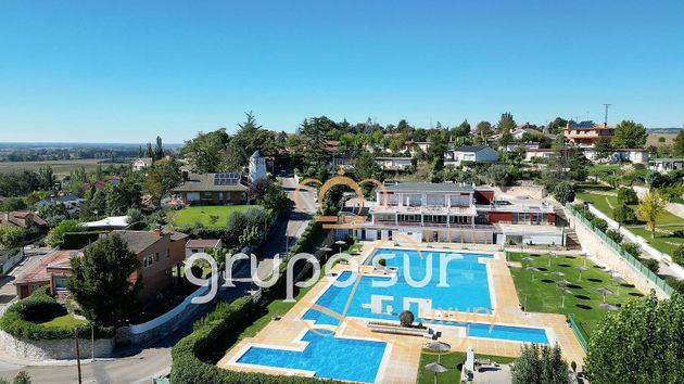 Foto 2 de Chalet en venta en urbanización Panorama de 3 habitaciones con terraza y piscina