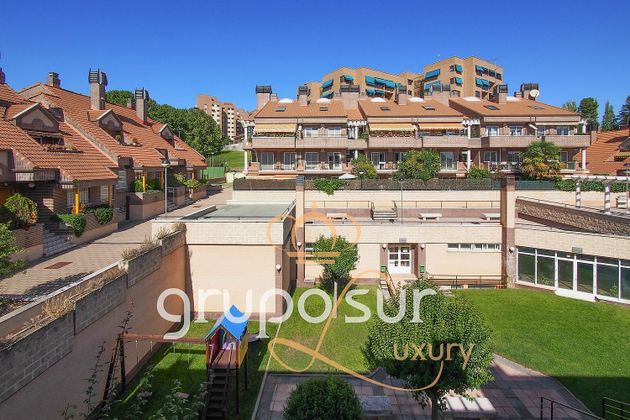 Foto 2 de Venta de casa en calle Mariano de Los Cobos de 6 habitaciones con terraza y piscina