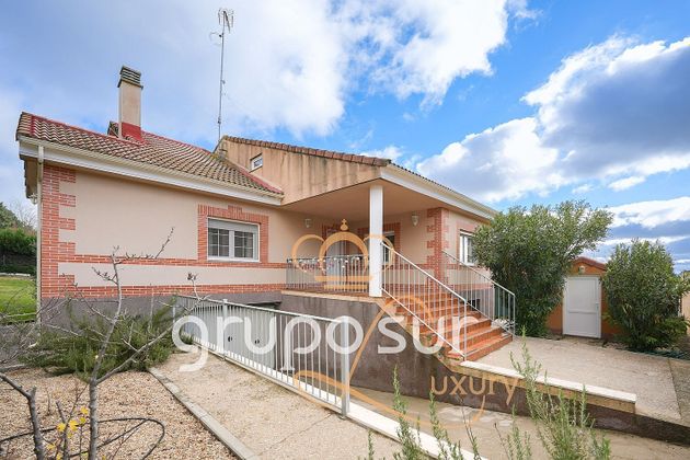Foto 2 de Xalet en venda a urbanización El Otero de 4 habitacions amb terrassa i piscina