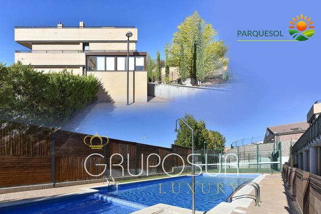 Foto 1 de Àtic en venda a calle Luis González Lefort de 1 habitació amb terrassa i piscina
