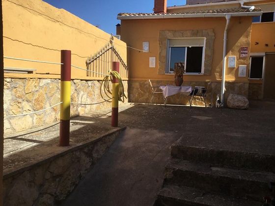 Foto 2 de Venta de casa adosada en Villamayor de los Montes de 5 habitaciones con terraza