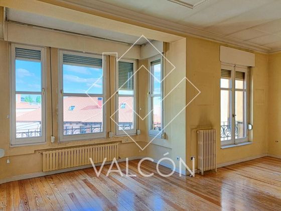 Foto 2 de Piso en venta en Centro - Burgos de 3 habitaciones con balcón y calefacción
