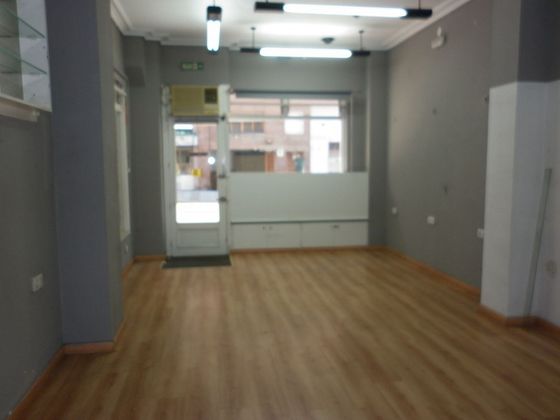 Foto 1 de Local en alquiler en Centro - Avilés de 65 m²