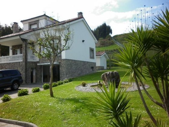 Foto 1 de Venta de chalet en Castrillón de 6 habitaciones con terraza y piscina