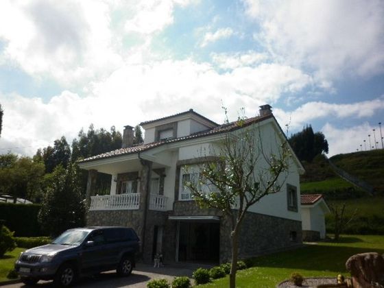 Foto 2 de Xalet en venda a Castrillón de 6 habitacions amb terrassa i piscina