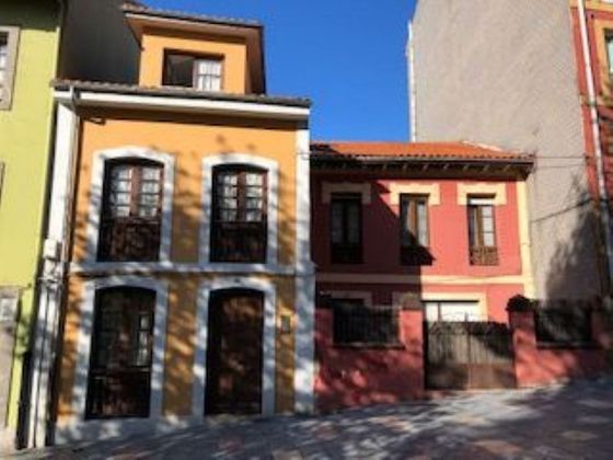 Foto 1 de Casa adossada en venda a calle El Carbayedo de 4 habitacions amb terrassa i balcó
