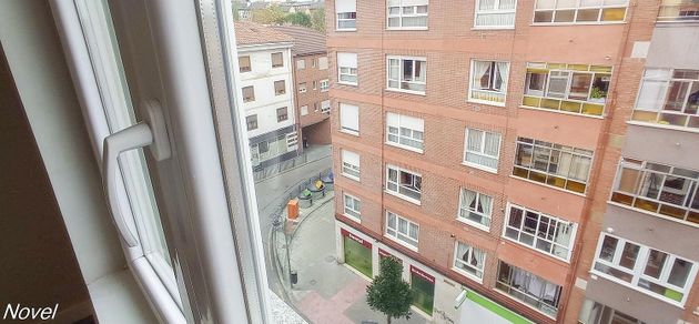 Foto 2 de Pis en venda a calle Asturias de 3 habitacions amb ascensor