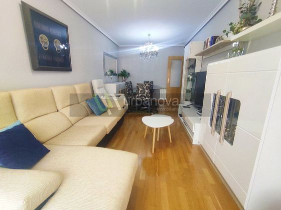 Foto 2 de Pis en venda a Lardero de 2 habitacions amb terrassa i garatge